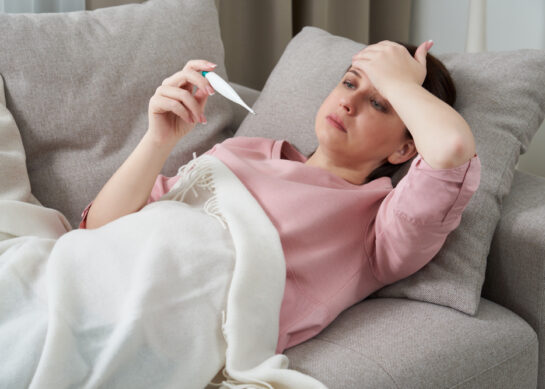 Gorączka – czym jest, co ją powoduje, odmiany, sposoby zwalczania