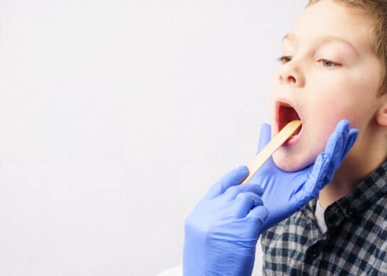 Zapalenie gardła u dzieci – jakie są przyczyny i jak leczyć